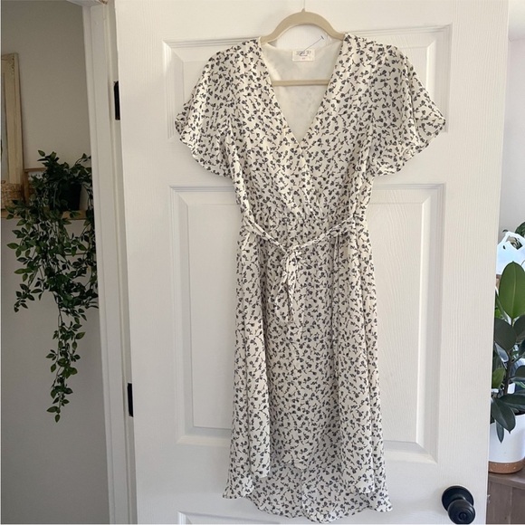 Sienna Sky Blue and White Floral Patterned V-Neck Wrap Midi Dress Size XS - Picture 1 of 6